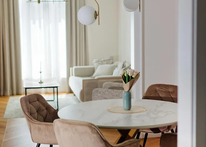Brand New Luxury Apt, Supreme Location, Ndk